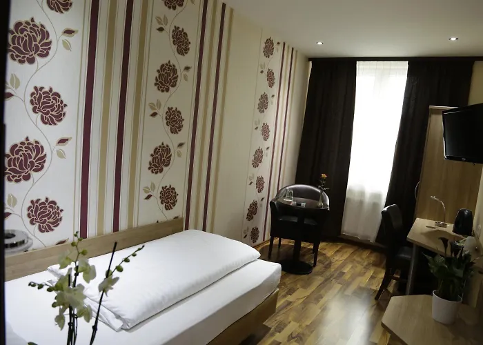 Отель Alexander Business 3*